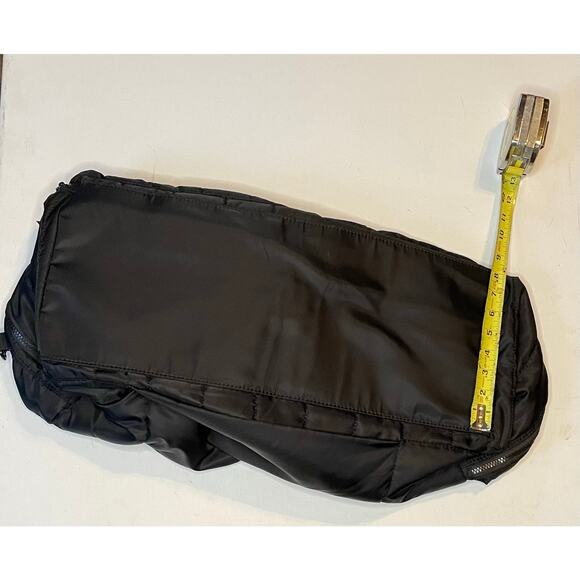 NWOT Pajar Black Puffer Quilted Carry-On Duffel Bag Travel Gym Tote 21” ski gear - Picture 6 of 14